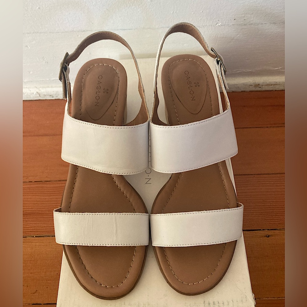 White leather sandals with midsized heel, size 8.5